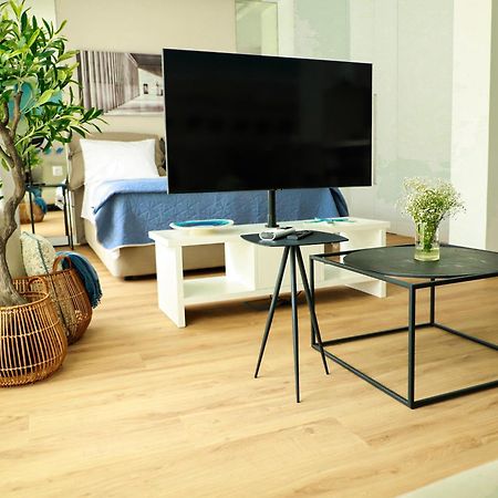 Renovated Apartment With Roof Garden Access, 15 M Walk To Acropolis เอเธนส์ ภายนอก รูปภาพ