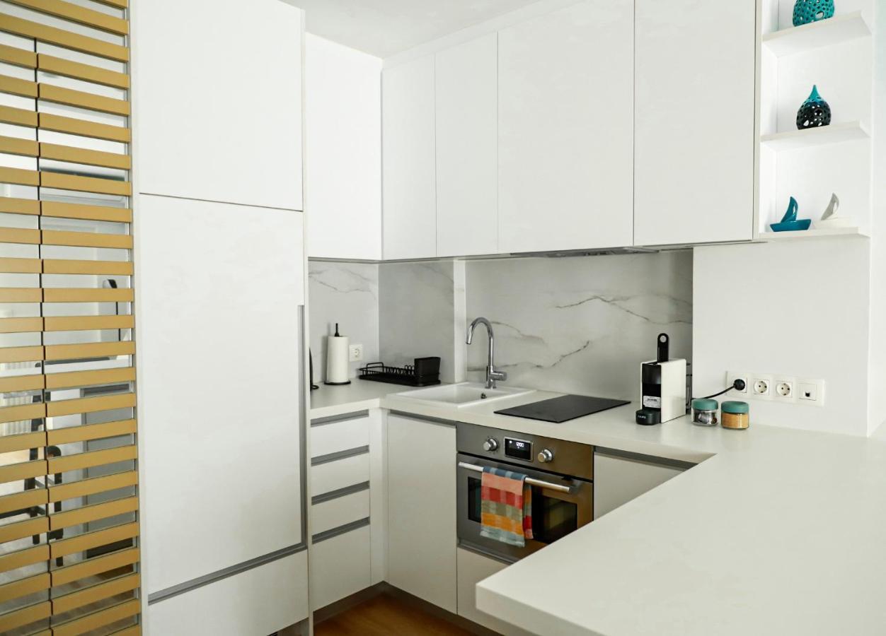 Renovated Apartment With Roof Garden Access, 15 M Walk To Acropolis เอเธนส์ ภายนอก รูปภาพ
