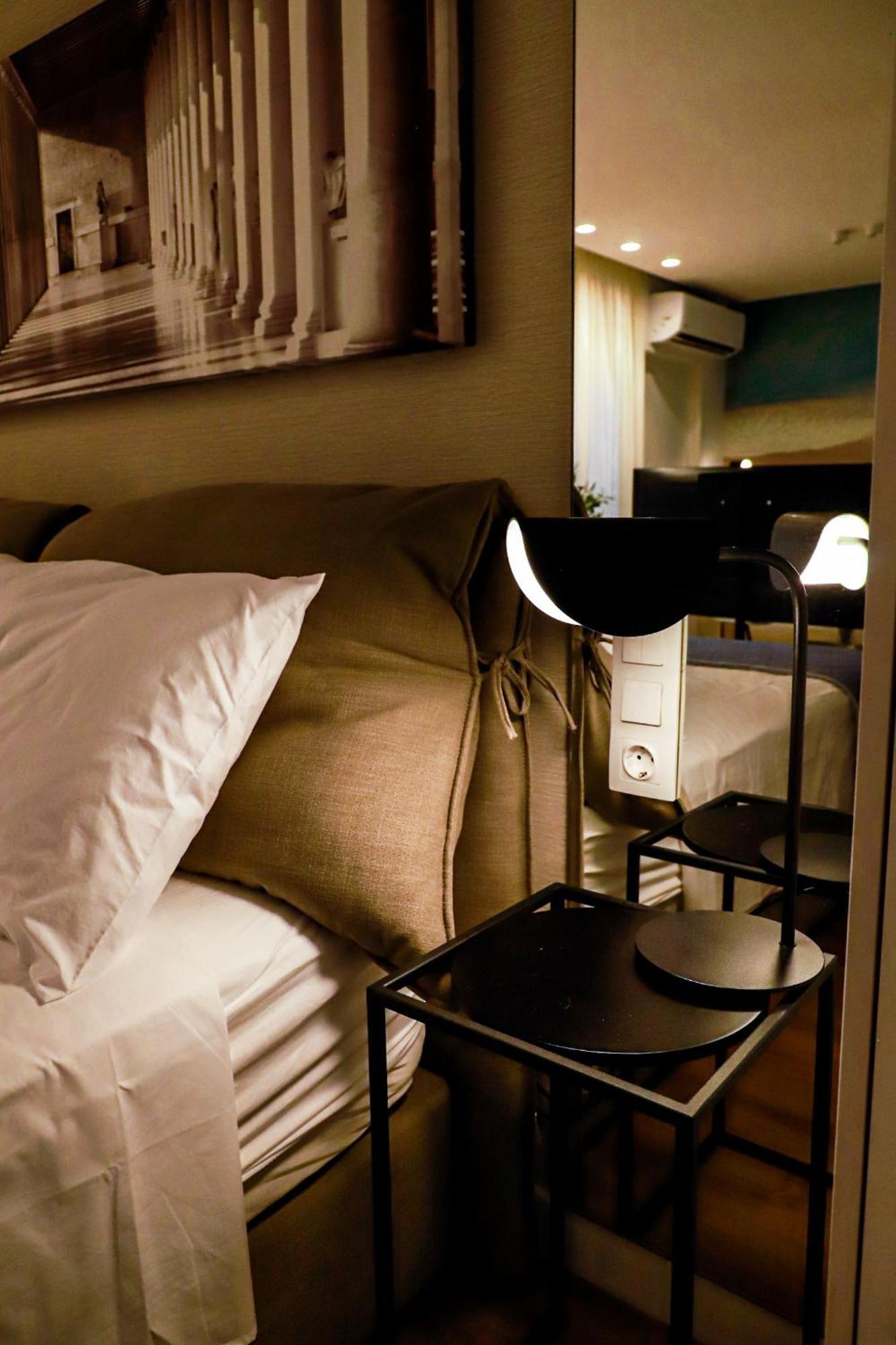 Renovated Apartment With Roof Garden Access, 15 M Walk To Acropolis เอเธนส์ ภายนอก รูปภาพ
