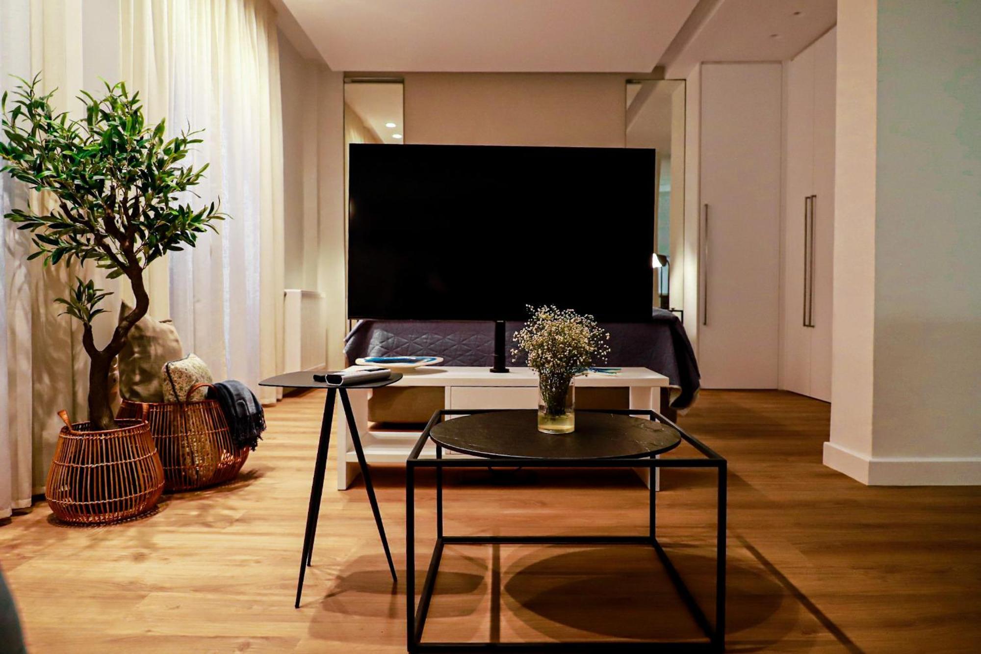 Renovated Apartment With Roof Garden Access, 15 M Walk To Acropolis เอเธนส์ ภายนอก รูปภาพ