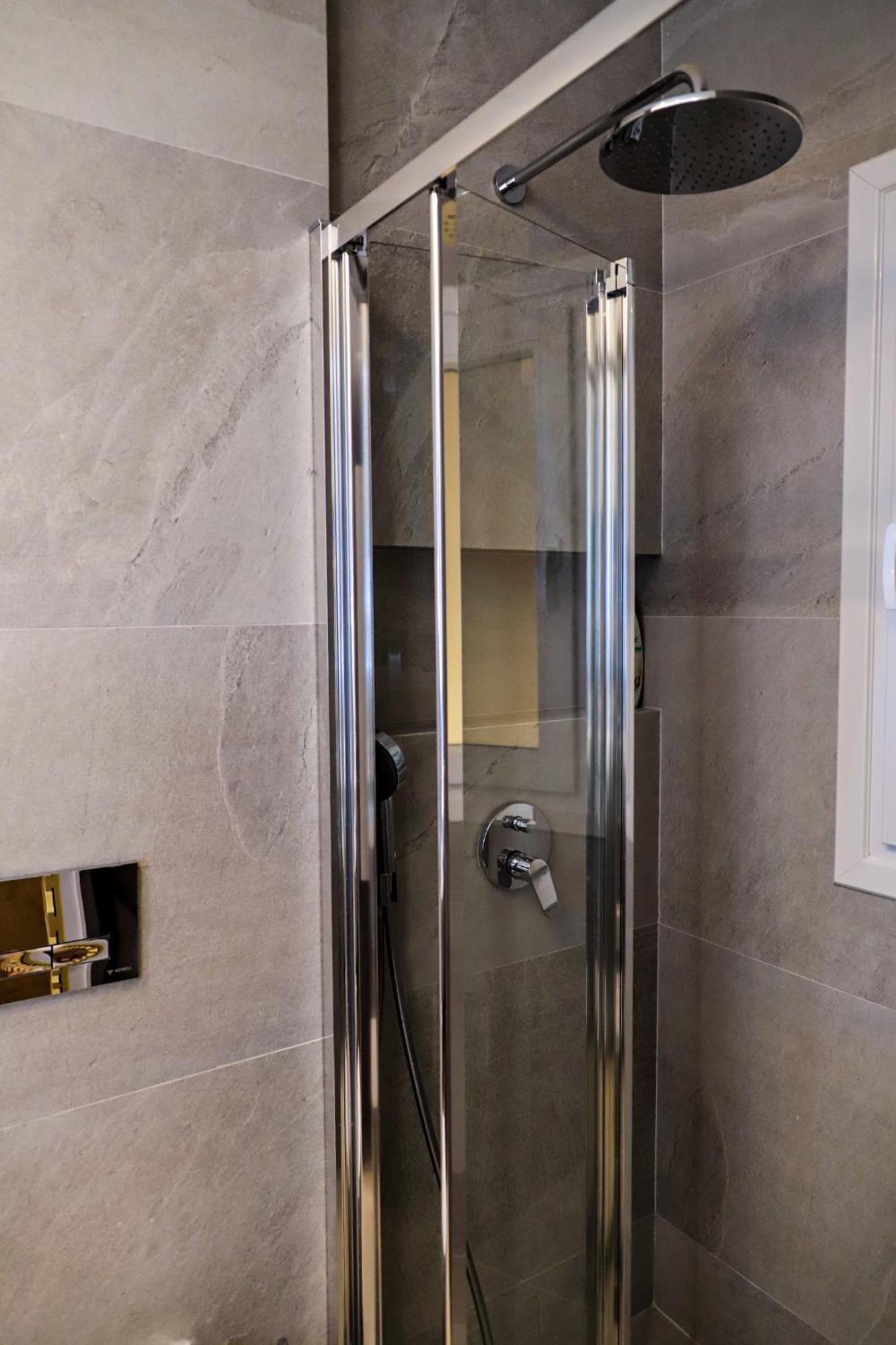 Renovated Apartment With Roof Garden Access, 15 M Walk To Acropolis เอเธนส์ ภายนอก รูปภาพ